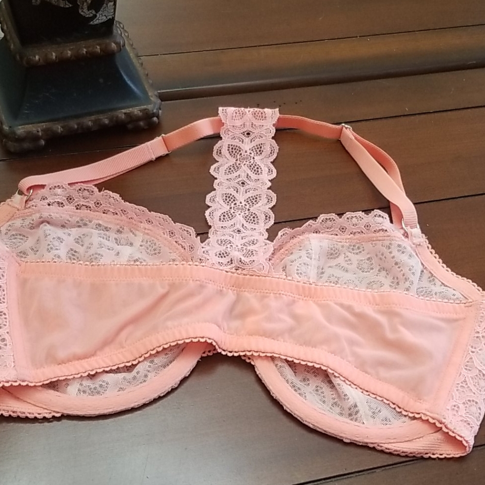 🍑 VS BRA - Picture 5 of 9